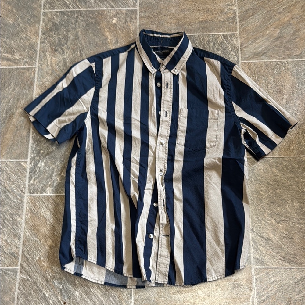 Banana Republic Blue and White Striped Short Sleeve Shirt